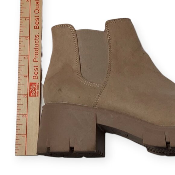 Madden NYC Womans Ankle Boots Tan Suede-like Fabric Size 7 Lug Sole 2.5 in Heel - Picture 4 of 9